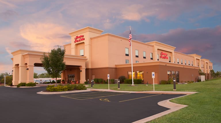 Hampton Inn & Suites Photo